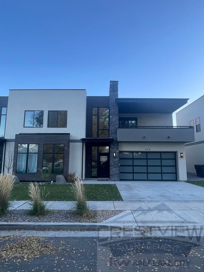 property at 510 E Delno Dr