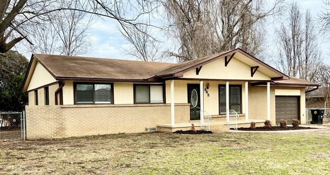 848 Southview Dr in Dyersburg, TN - Building Photo - Building Photo