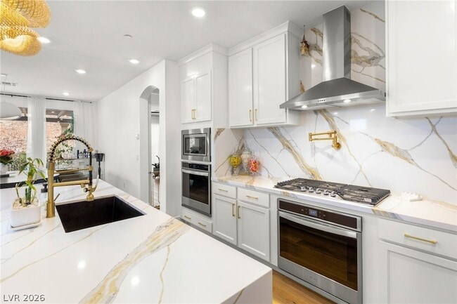 property at 6 Sun Lily Ln