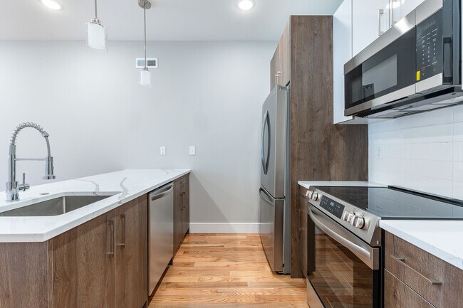 1331 N 17th St, Unit 1 in Philadelphia, PA - Building Photo - Building Photo