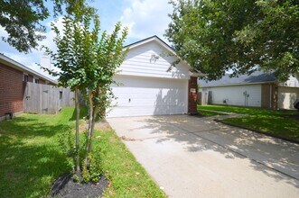 8311 Kingsbridge Meadow Dr in Houston, TX - Building Photo - Building Photo