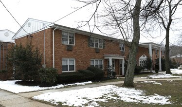Navesink Cove Condominiums in Atlantic Highlands, NJ - Building Photo - Building Photo