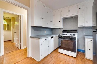 1011 E 49th St in Austin, TX - Foto de edificio - Building Photo