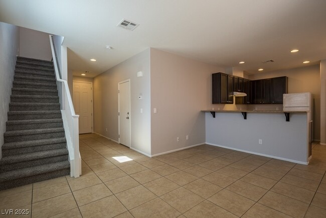7706 Ornamento Way in Las Vegas, NV - Building Photo - Building Photo