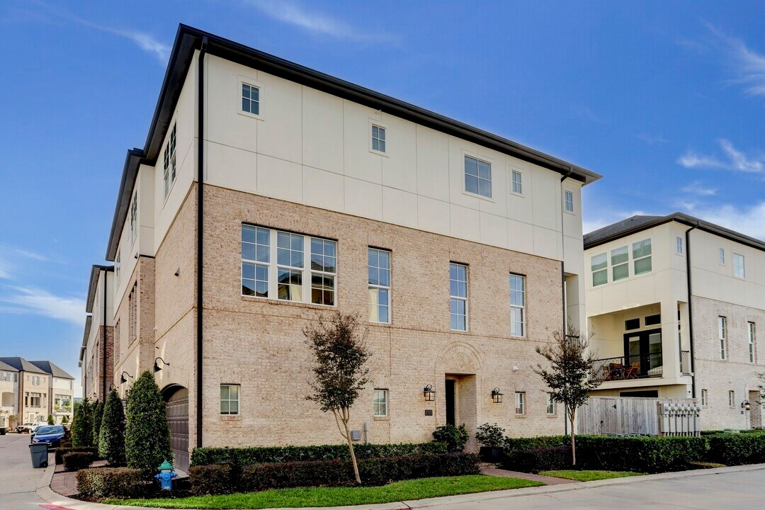 2727 Dolce Oaks Dr in Houston, TX - Building Photo