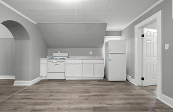 230 Boston Ave in Stratford, CT - Building Photo - Building Photo