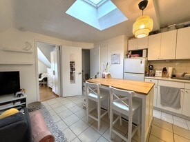 198 Dunn Ave in Toronto, ON - Building Photo