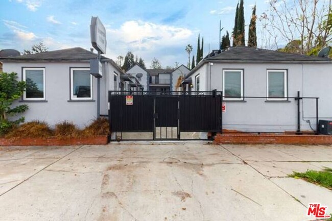 property at 11472 Ventura Blvd