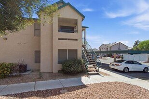 5121 S Lindell Rd in Las Vegas, NV - Building Photo