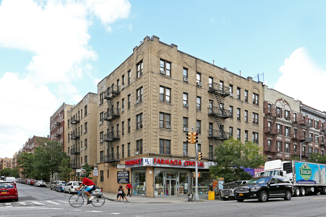 110 Nagle Ave in New York, NY - Building Photo