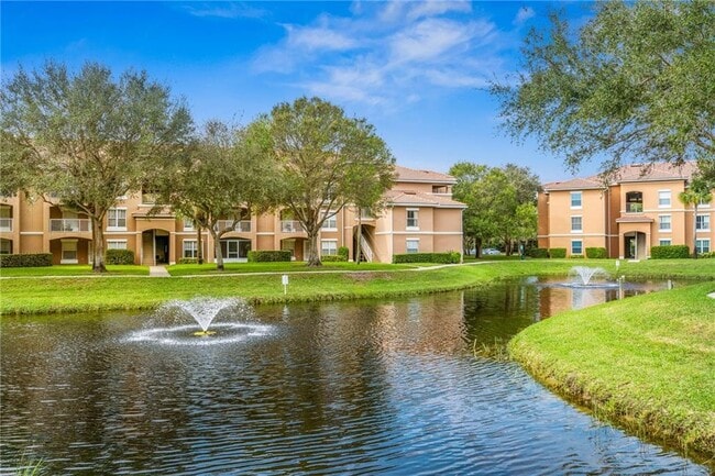 5080 Fairways Cir, Unit G103 in Vero Beach, FL - Foto de edificio - Building Photo