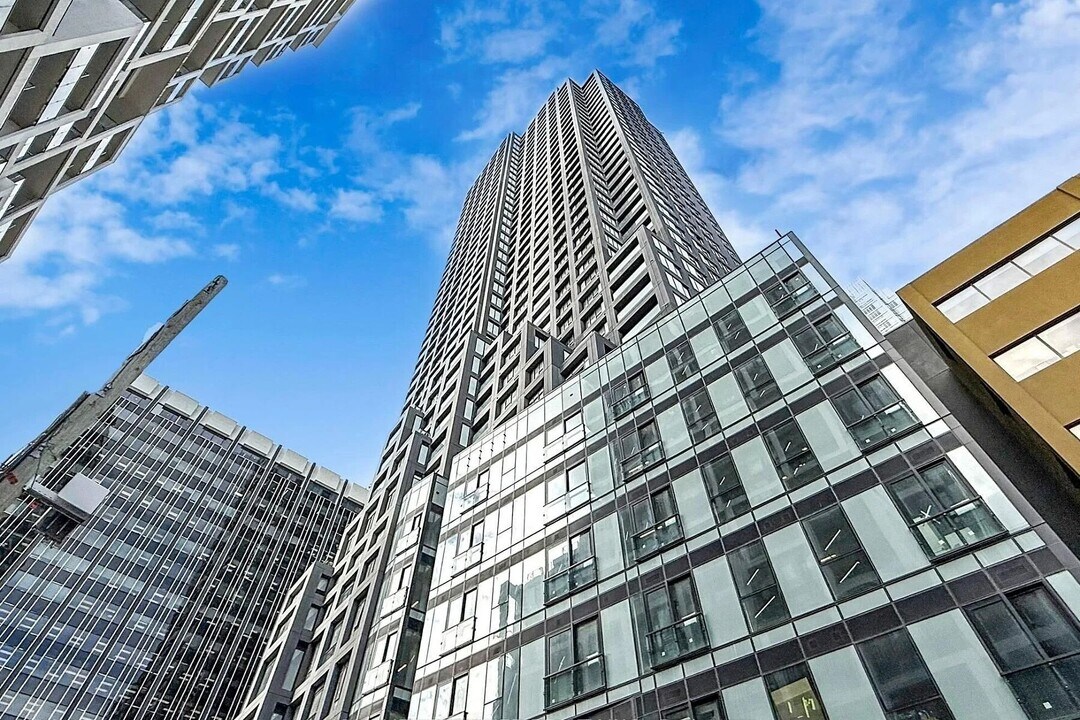 20-2220 Soudan Ave in Toronto, ON - Building Photo