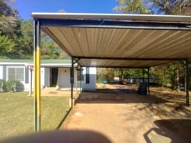 210 Wares Cross Rd in Lagrange, GA - Building Photo