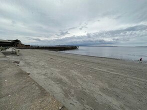250 Beach Pl, Unit 302 in Edmonds, WA - Building Photo - Building Photo