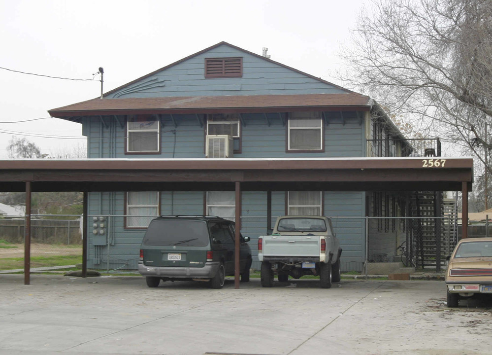 2567 S Rowell Ave in Fresno, CA - Building Photo