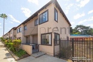 955 Postal Way in Vista, CA - Building Photo