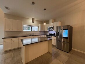 10902 International Blvd in Laredo, TX - Building Photo - Building Photo