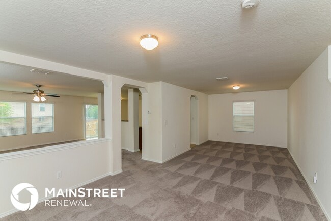 13019 Strada Privata in San Antonio, TX - Foto de edificio - Building Photo