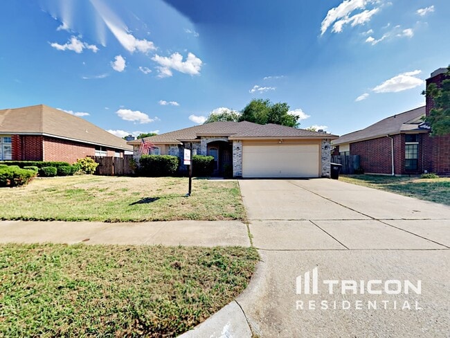 2545 Clovermeadow Dr in Fort Worth, TX - Building Photo - Building Photo