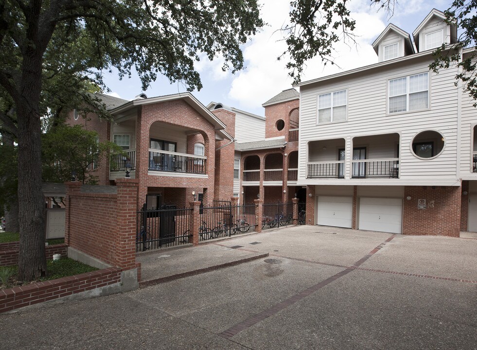 3200 Duval St in Austin, TX - Foto de edificio