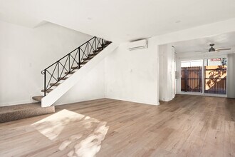 Canyon Edge Townhomes in Azusa, CA - Foto de edificio - Building Photo