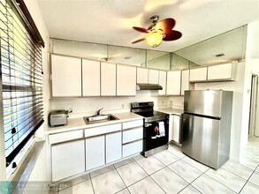 2324 Arthur St-Unit -2 in Hollywood, FL - Building Photo - Building Photo