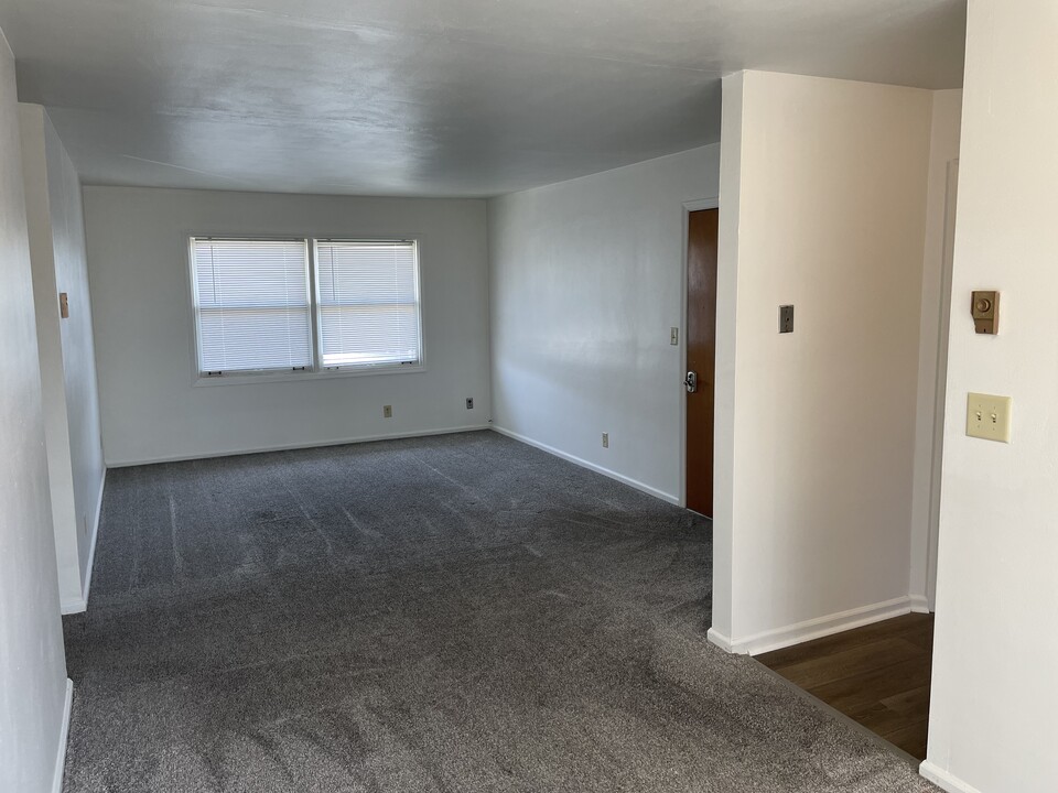 128 Highland Hills Dr, Unit 6 in Follansbee, WV - Foto de edificio