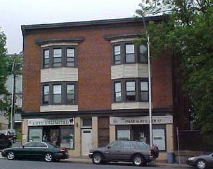 61-67 E Main St in Middletown, CT - Foto de edificio - Building Photo