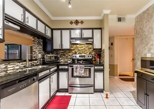 5002 Corvette Dr in Tampa, FL - Foto de edificio - Building Photo