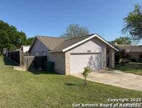 7401 Oak Marsh St in Live Oak, TX - Building Photo - Building Photo