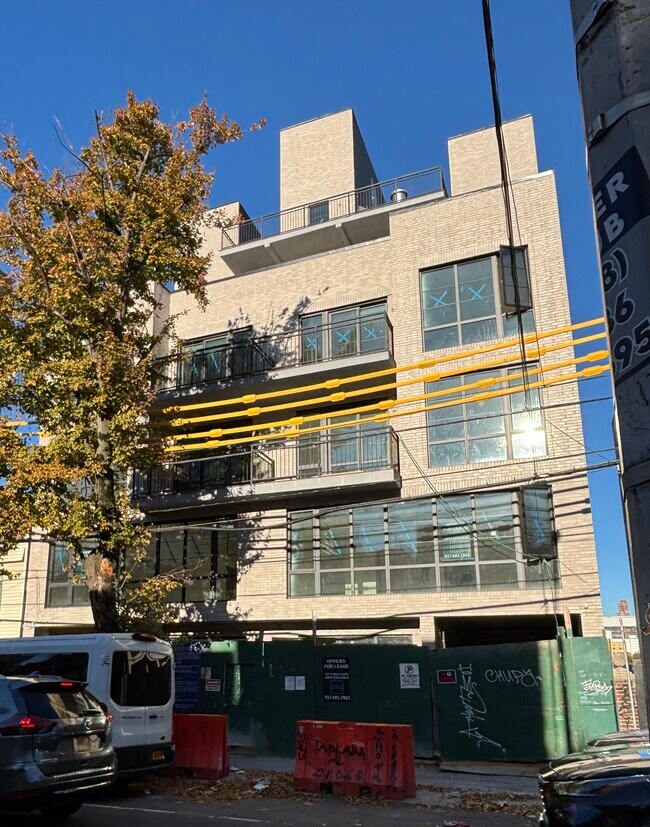 38-16 Crescent St