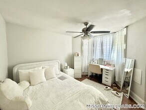 717 Parker St in Boston, MA - Foto de edificio - Building Photo