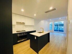 600 Rochester Av in Coquitlam, BC - Building Photo