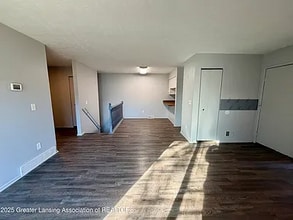 612 S Dibble Blvd in Lansing, MI - Foto de edificio - Building Photo