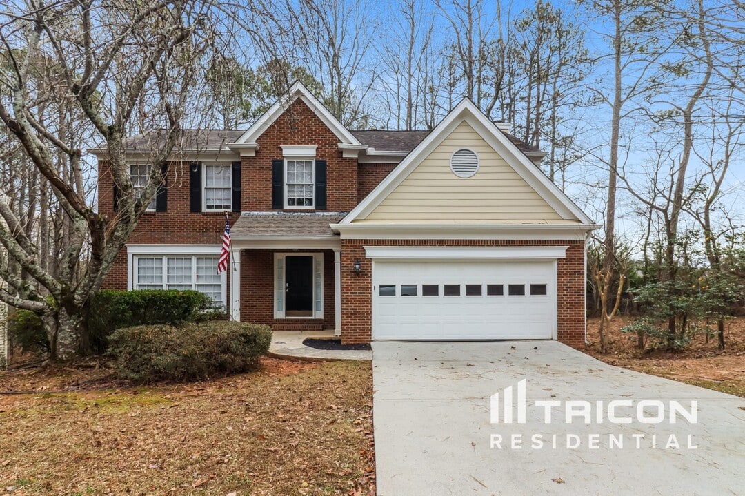 6371 Maid Marion Close in Alpharetta, GA - Building Photo