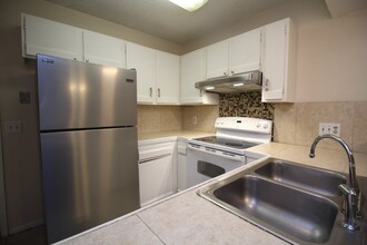 1370 Pinnacle Dr-Unit -Unit B in Pensacola, FL - Building Photo - Building Photo