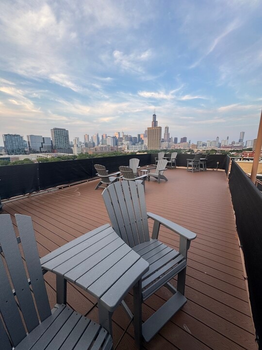 811 S Lytle St, Unit 618 in Chicago, IL - Building Photo
