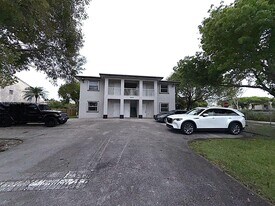 14140 NE 2nd Ct in Miami, FL - Building Photo