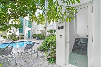 741 NE 4th Ave in Fort Lauderdale, FL - Building Photo - Building Photo