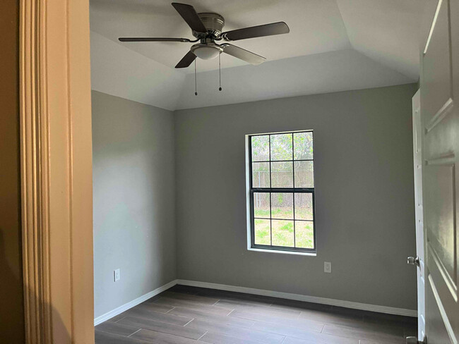 property at 5430 Villa Del Angeles