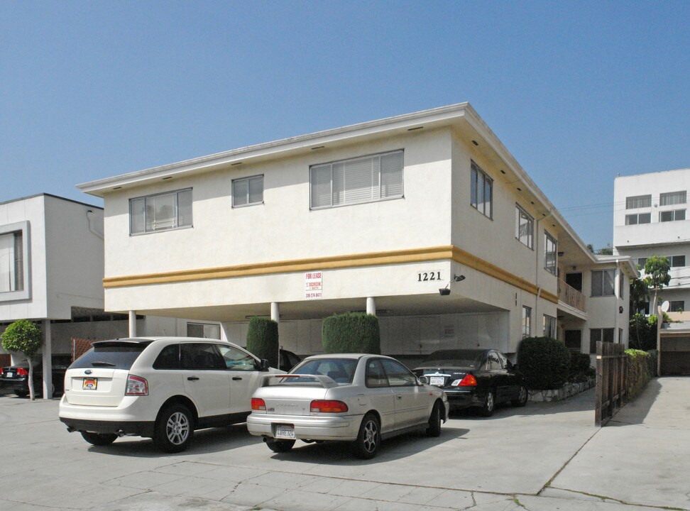 1221 S Holt Ave in Los Angeles, CA - Foto de edificio