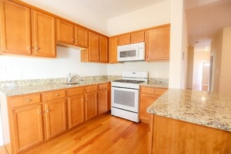 29-33-33 Highland Ave, Unit 3 in Fitchburg, MA - Building Photo - Building Photo