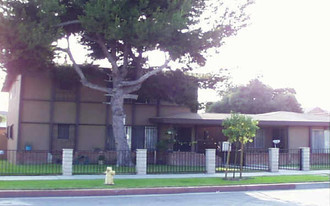 525 N Alameda Ave Apartments