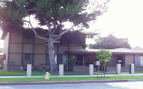 525 N Alameda Ave in Azusa, CA - Foto de edificio