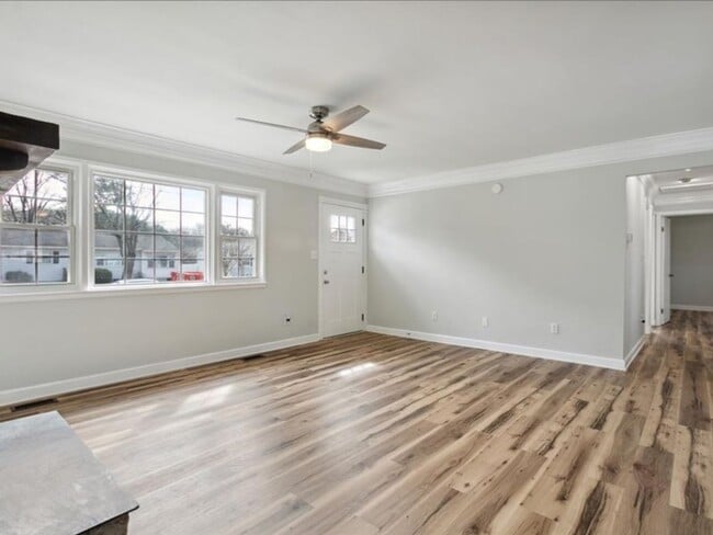 108 Tazewell Rd in Newport News, VA - Building Photo - Building Photo