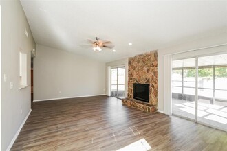 1424 Foxboro Dr in Brandon, FL - Building Photo - Building Photo