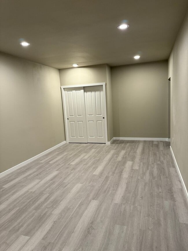 24500 Russell Rd in Kent, WA - Building Photo - Building Photo