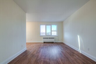 36 Wood Glen Rd in Toronto, ON - Building Photo - Building Photo