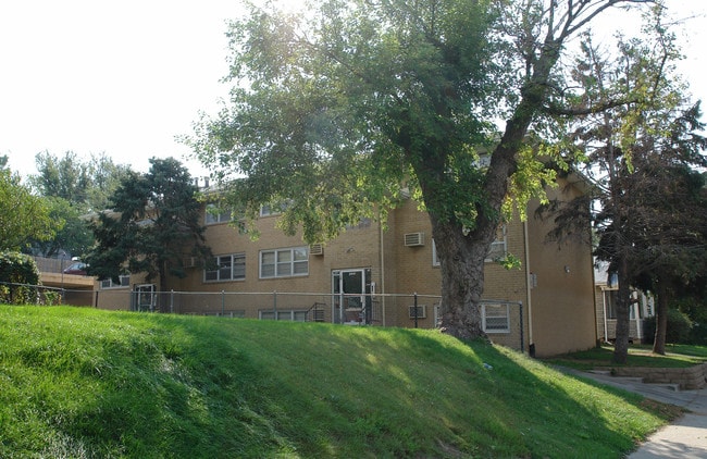 2413 S 16th St in Omaha, NE - Foto de edificio - Building Photo