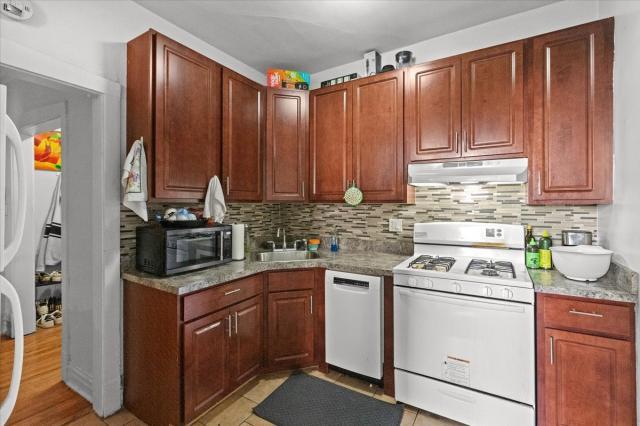 property at 448 W Arlington Pl